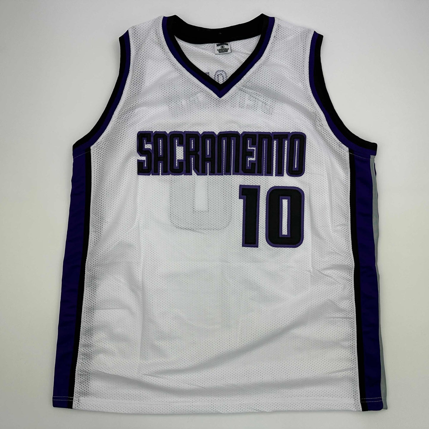 Autographed/Signed DeMar DeRozan Sacramento White Basketball Jersey Beckett BAS COA - Sport Cards
