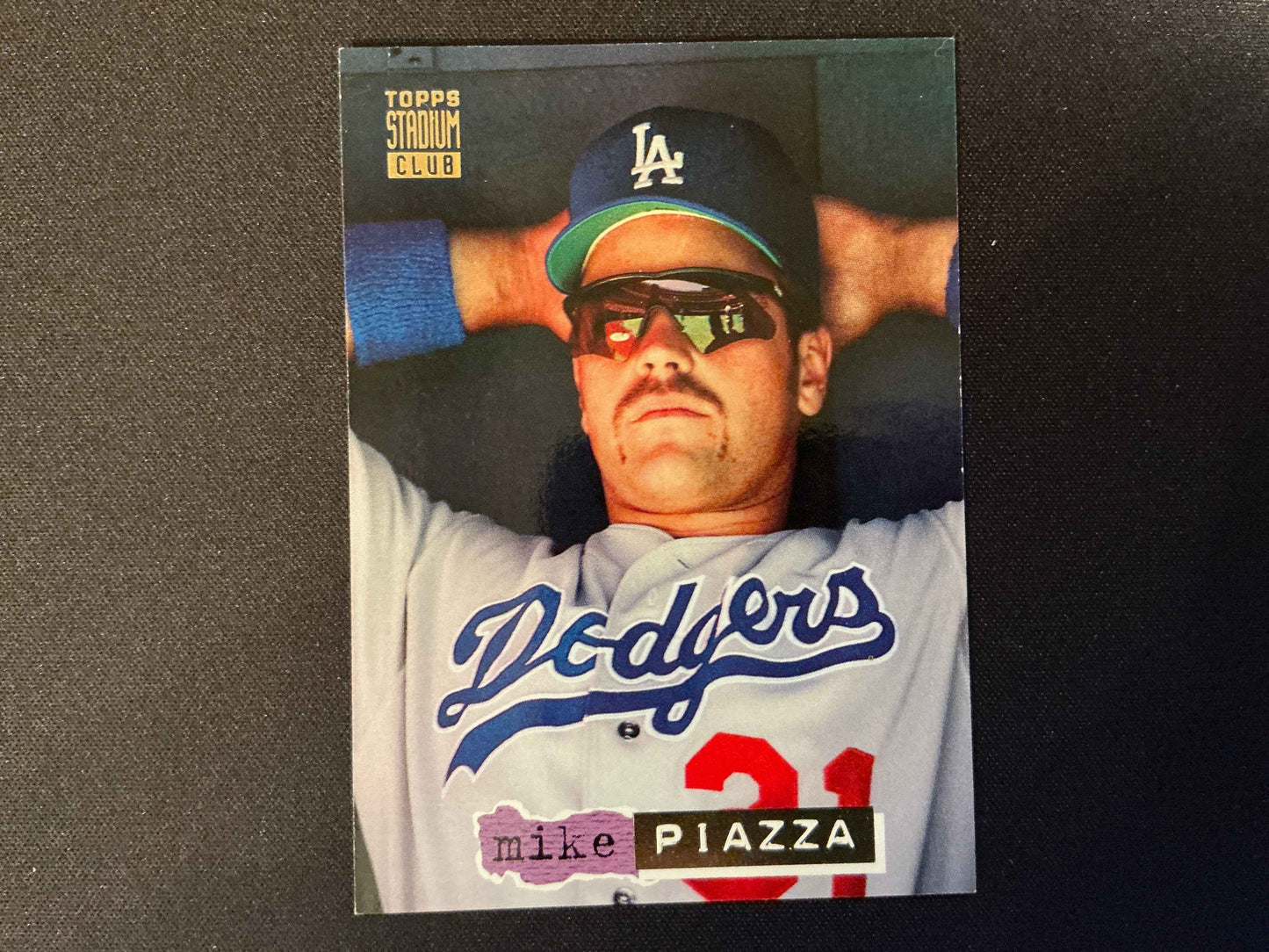 1994 Topps Stadium Club Dugout Dirt #1 Mike Piazza Card