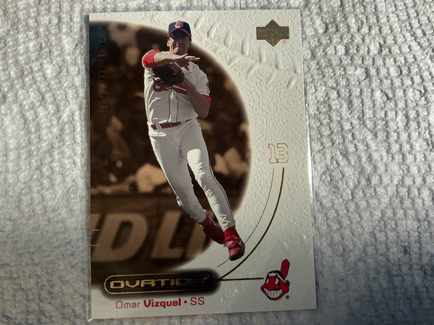 2001 Upper Deck Ovation #9 Omar Vizquel Card