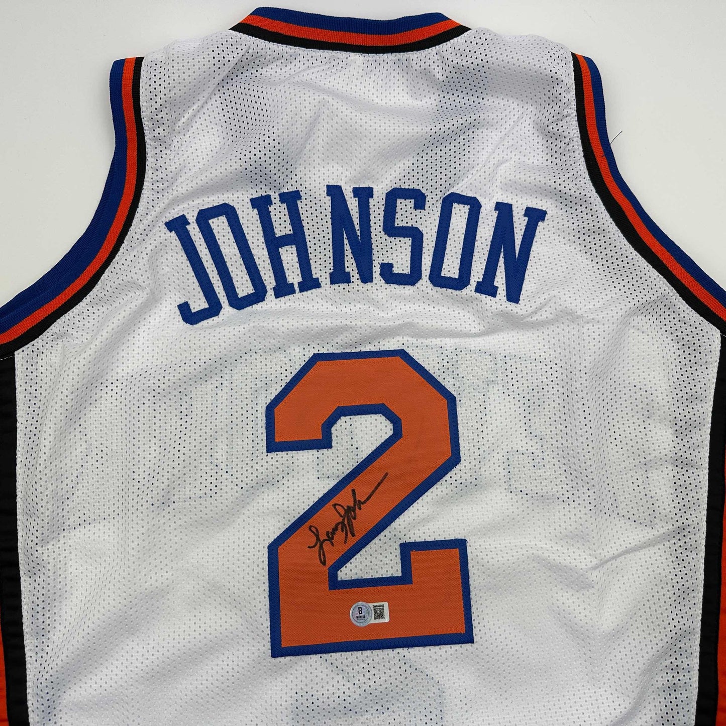 Autographed/Signed Larry Johnson New York White Basketball Jersey Beckett BAS COA - Sport Cards
