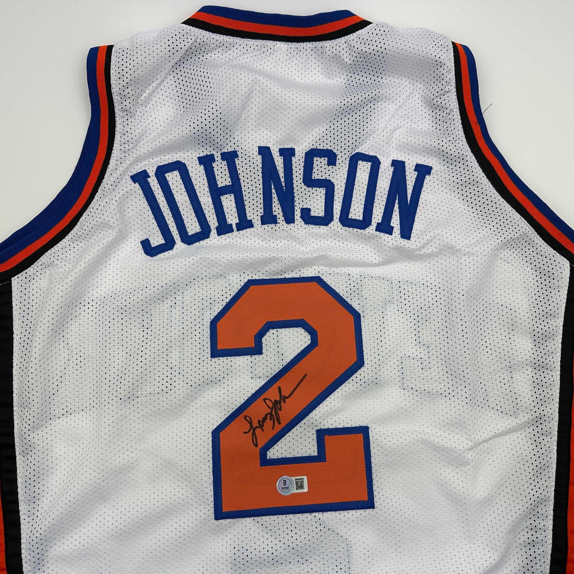 Autographed/Signed Larry Johnson New York White Basketball Jersey Beckett BAS COA - Sport Cards