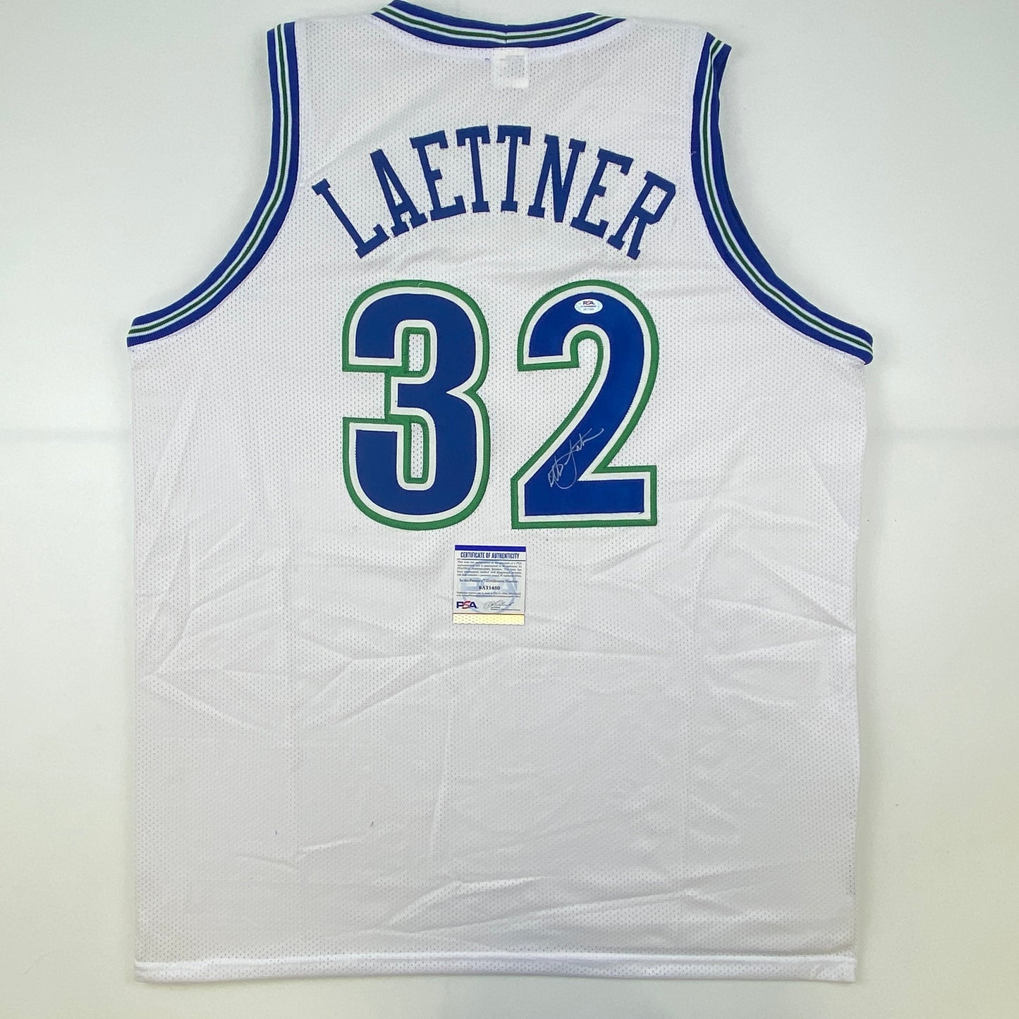 Autographed/Signed Christian Laettner Minnesota White Basketball Jersey PSA/DNA COA - Sport Cards