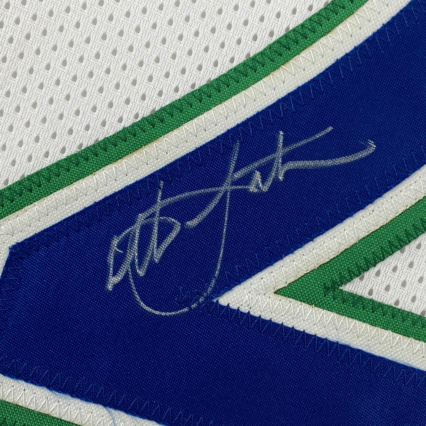 Autographed/Signed Christian Laettner Minnesota White Basketball Jersey PSA/DNA COA - Sport Cards