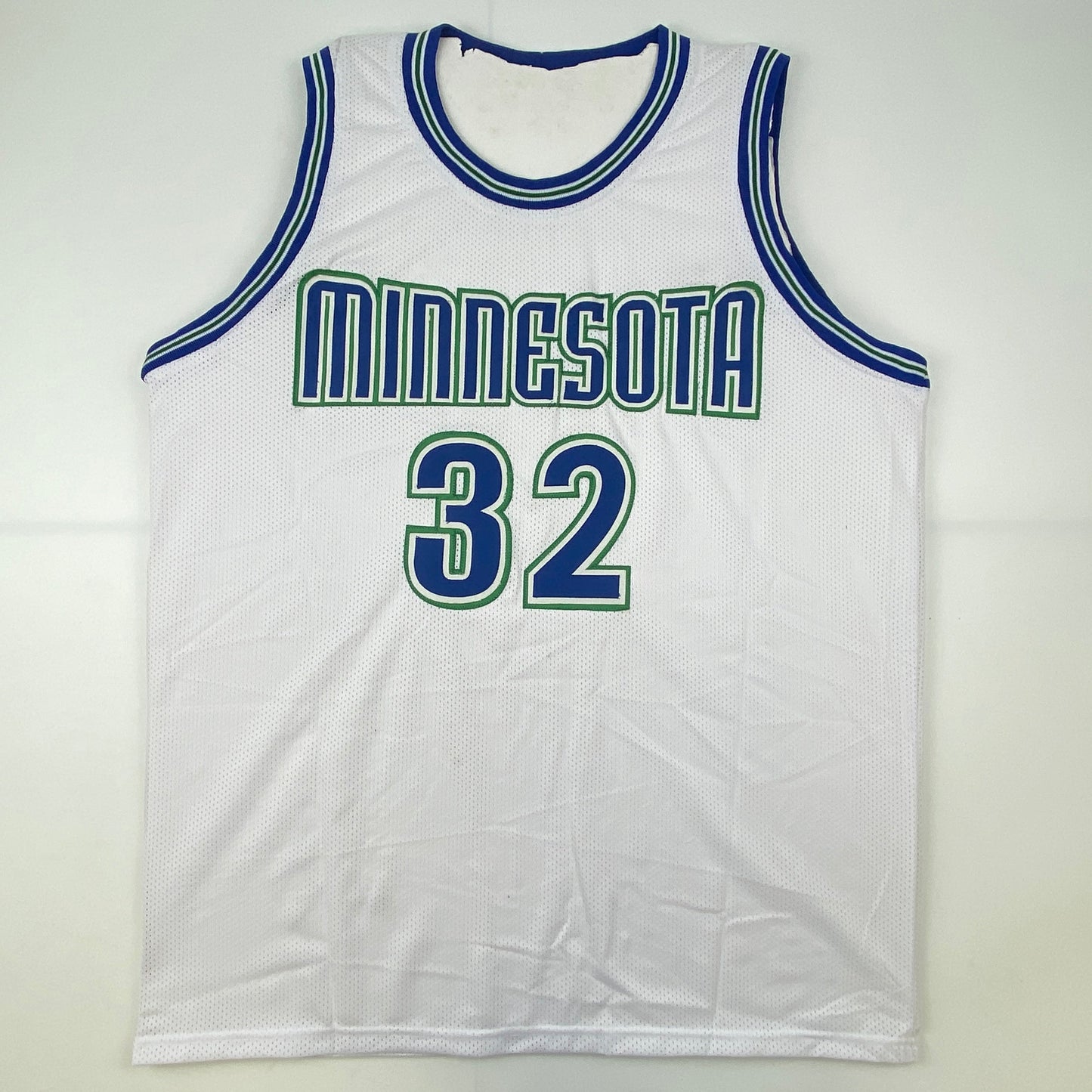 Autographed/Signed Christian Laettner Minnesota White Basketball Jersey PSA/DNA COA - Sport Cards