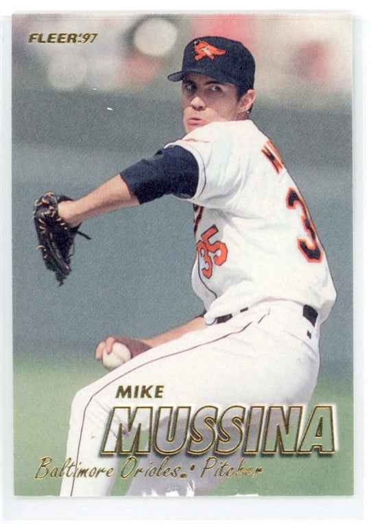 1997 Fleer #10 Mike Mussina Card