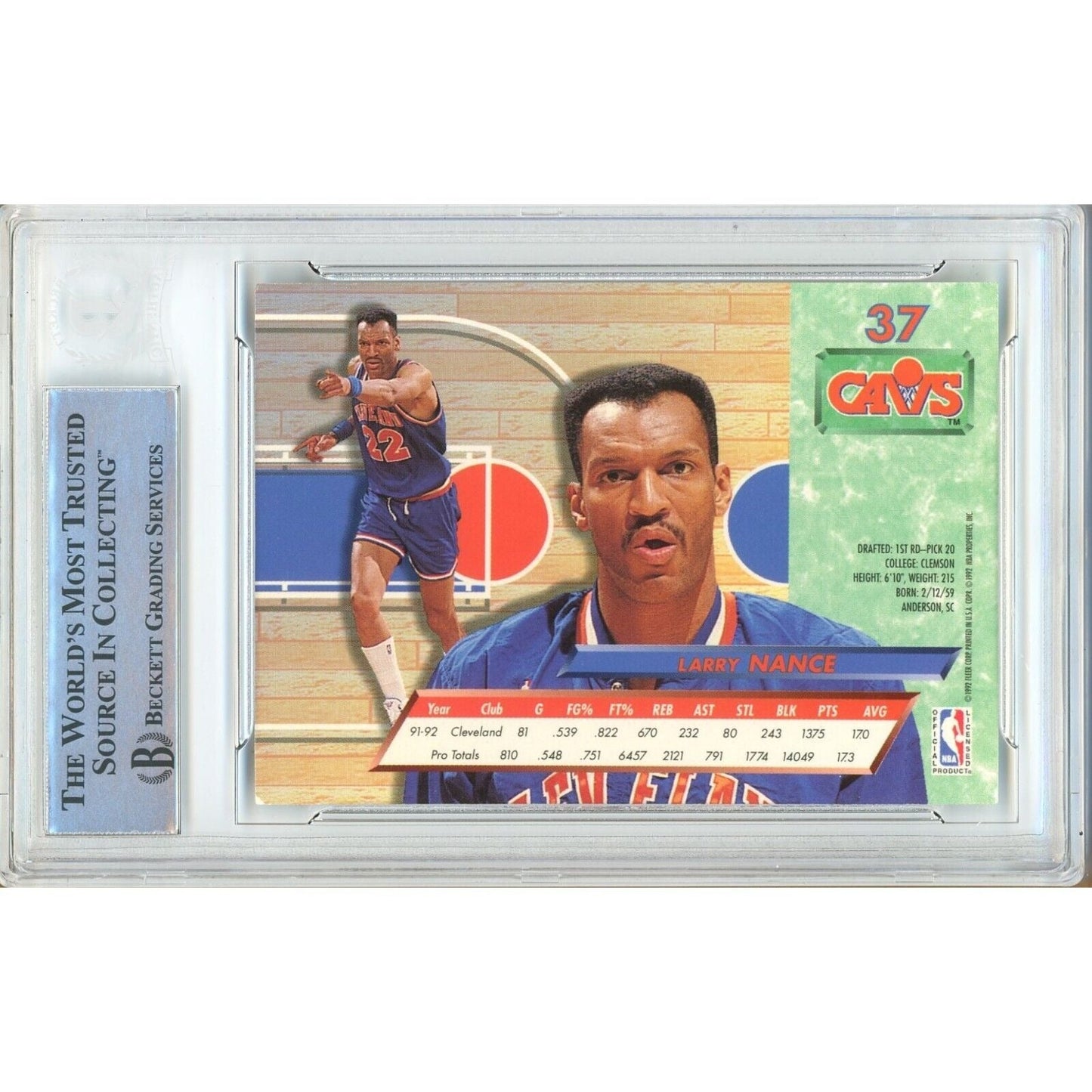 1992-93 Fleer #37 — Larry Nance Cleveland Cavaliers Autographed Trading Card — Beckett Authentication