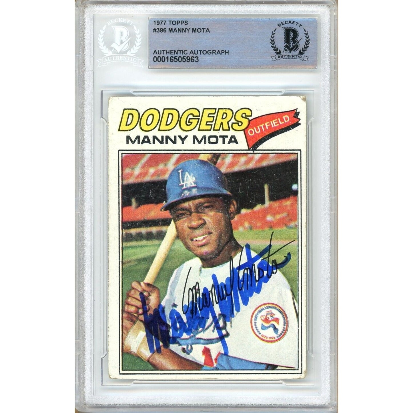 Manny Mota Los Angeles Dodgers Signed 1977 Topps Baseball Card Beckett Auth Auto Slab